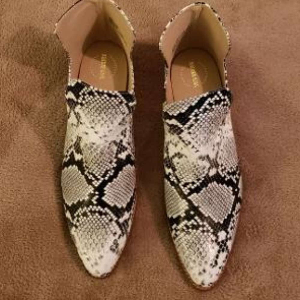 Excellent condition- snake print bootie